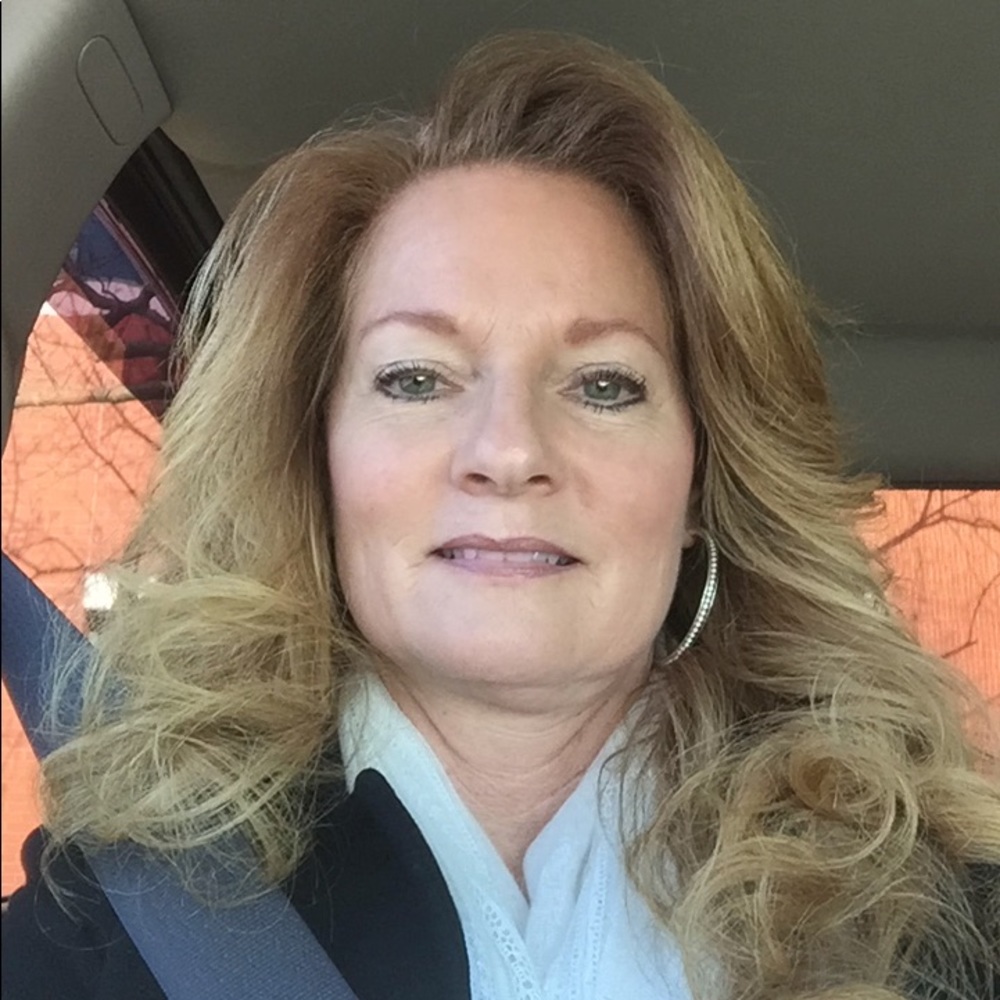 Meet your Posher, Deedee